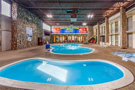 brookings hotels with pools